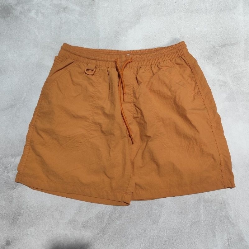 Celana pendek nylon pria codegraph orange