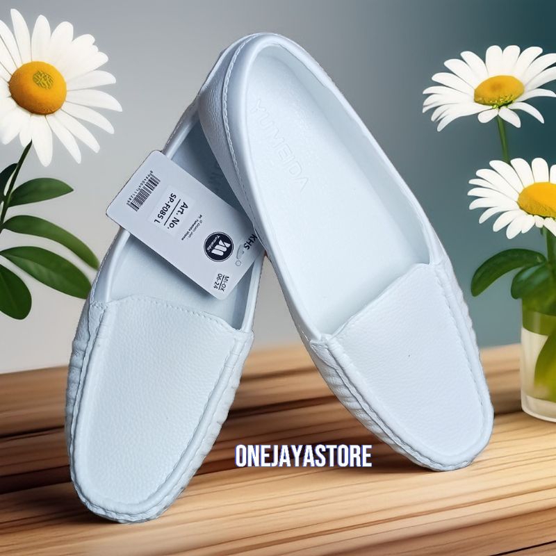 Sepatu Wanita Pansus Karet Yumeida Putih