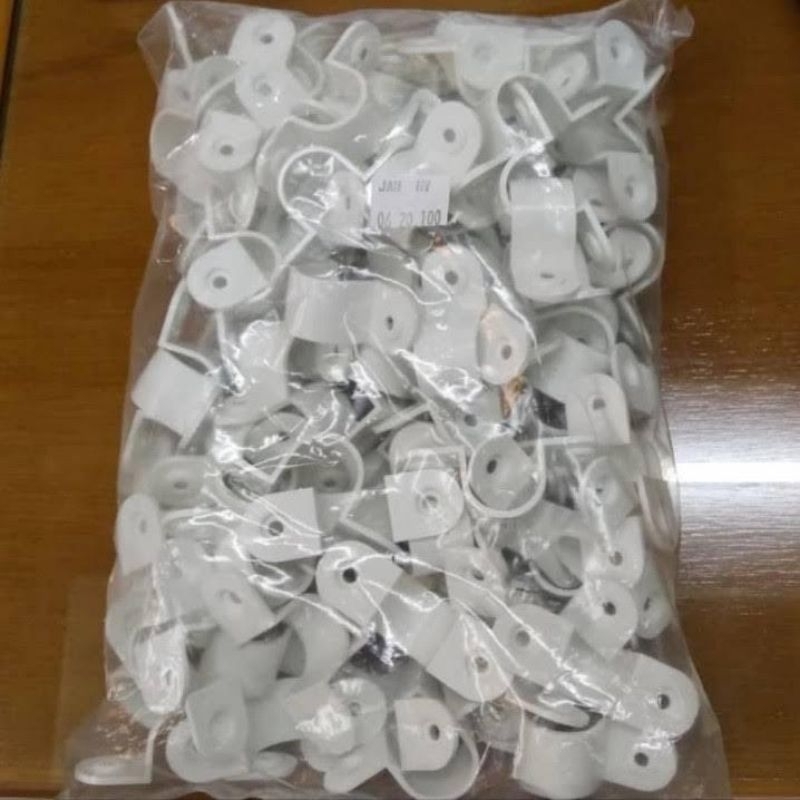 Klem Pipa Merk BOSS 20mm Putih / Klem Pipa Listrik 20mm Putih / Klem Listrik 20mm Putih
