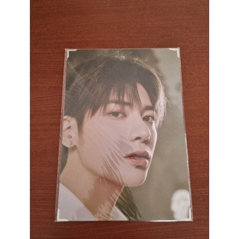 TXT ACT LOVESICK PREMIUM PHOTO