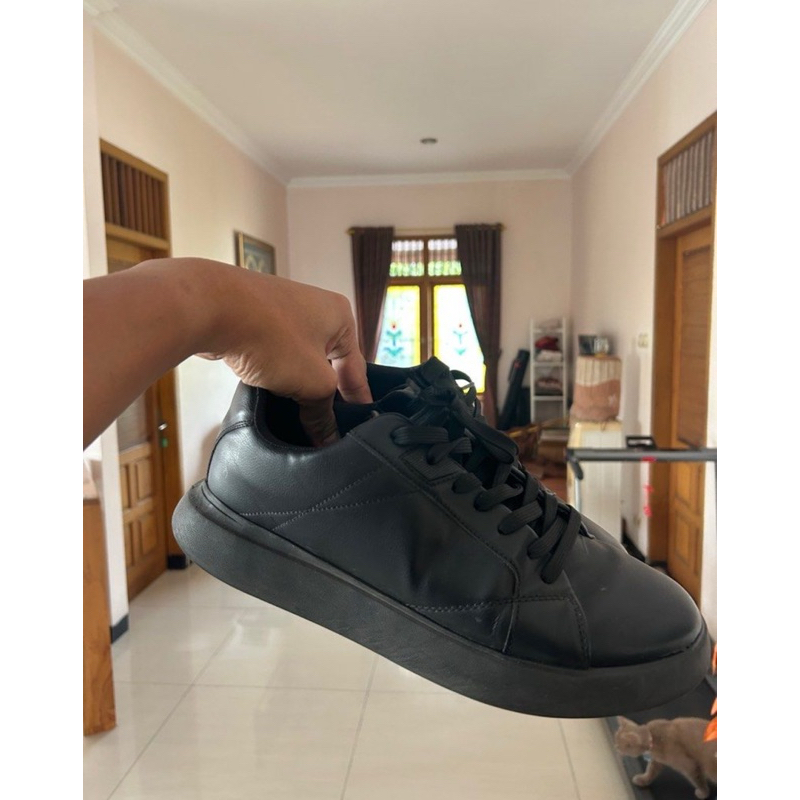Zara Sneakers Full Black Size 44