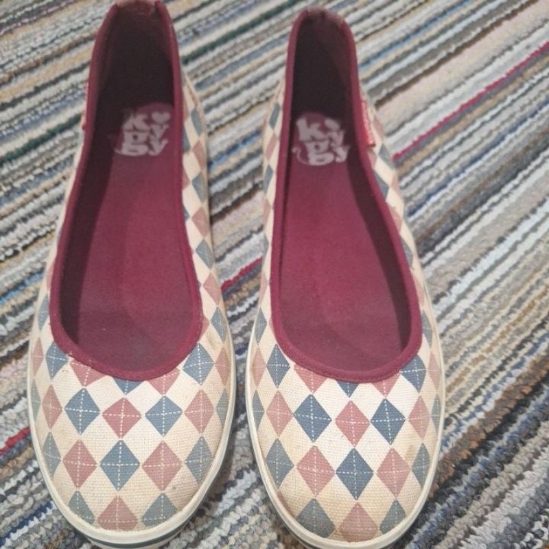 Sepatu kets Kuyagaya uk.7 size 40