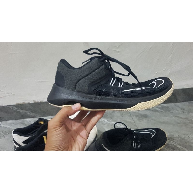 sepatu basket second 42