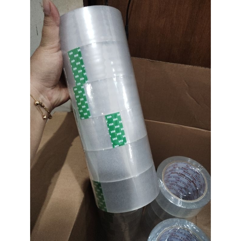 

Slop lakban Isolasi tape bening transparan. ukuran isolasi tape 2" × 100yard isi 6