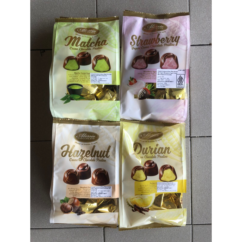 

Alessio Cioccolato Strawberry / Durian / Hazelnut / Matcha Creme Chocolate Praline 250g