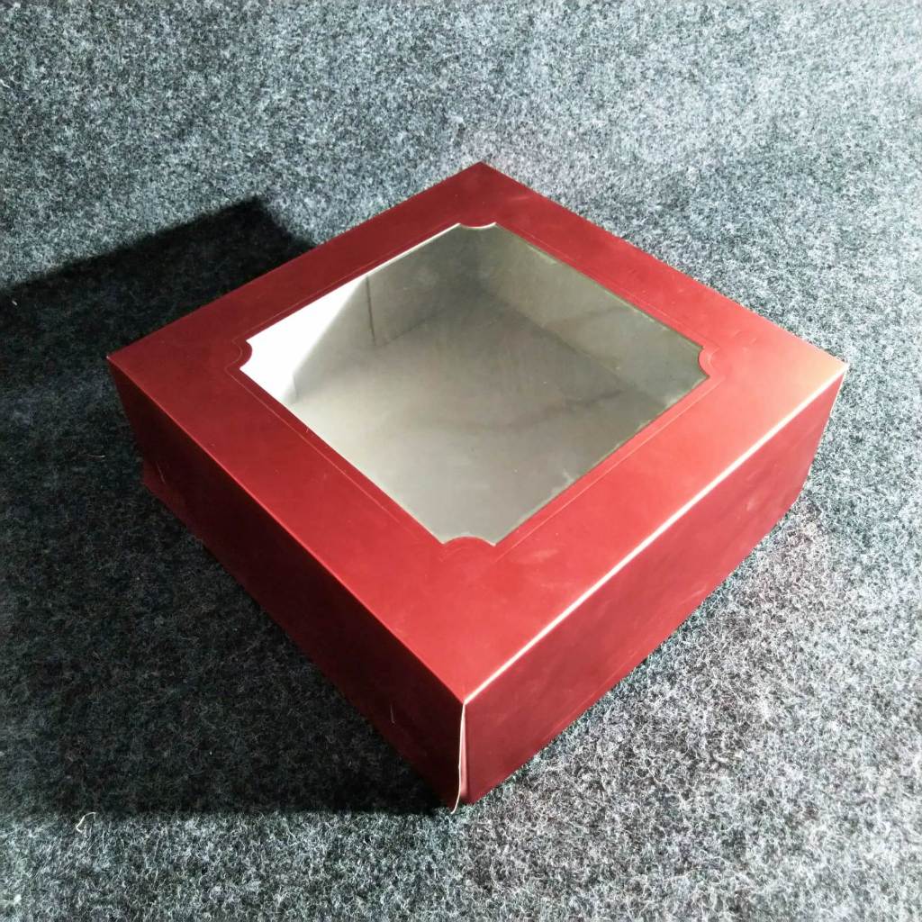 

Kotak Kue Merah