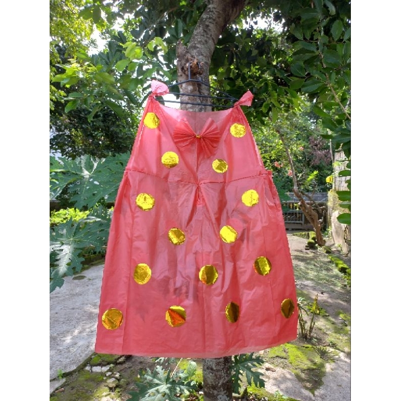 dress karnaval fashion show daur ulang kresek tema natal