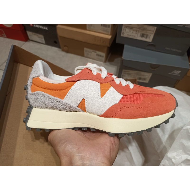 Sepatu New balance NB 327 U327WRC Casual shoes original(material kulit sapi, logo N nya kulit juga)