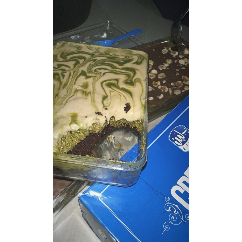 

brownies kunafa kinderjoy