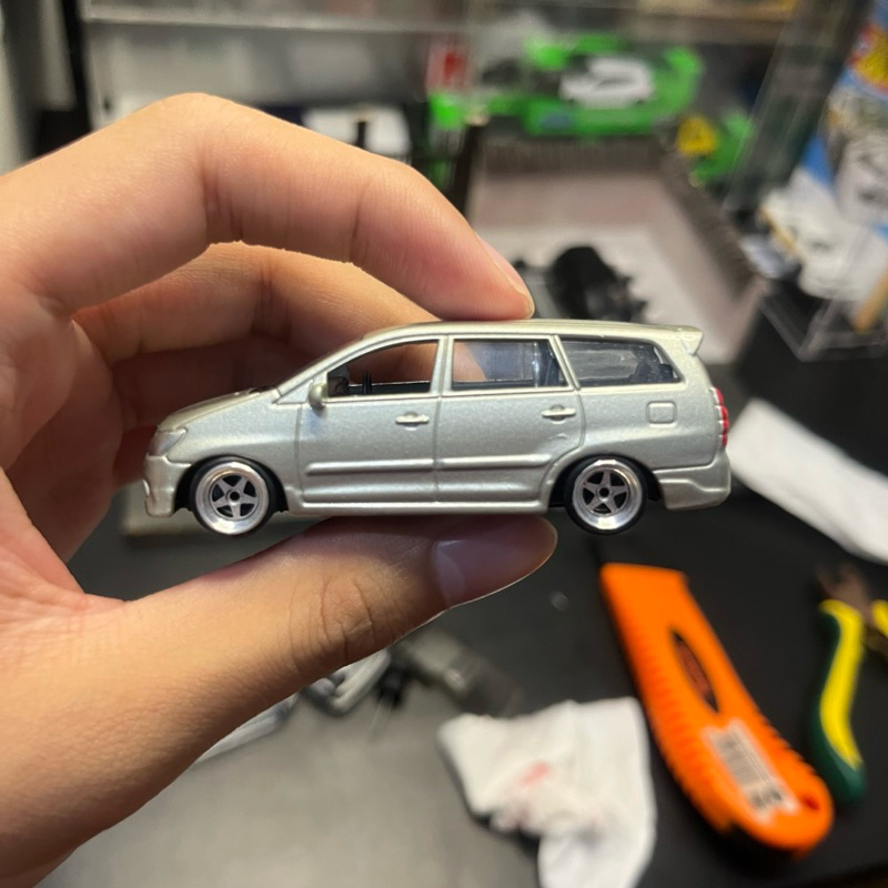 Diecast Welly Innova Custom Ban Alloy