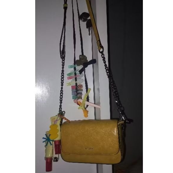 preloved tas oneda yellow sling bag