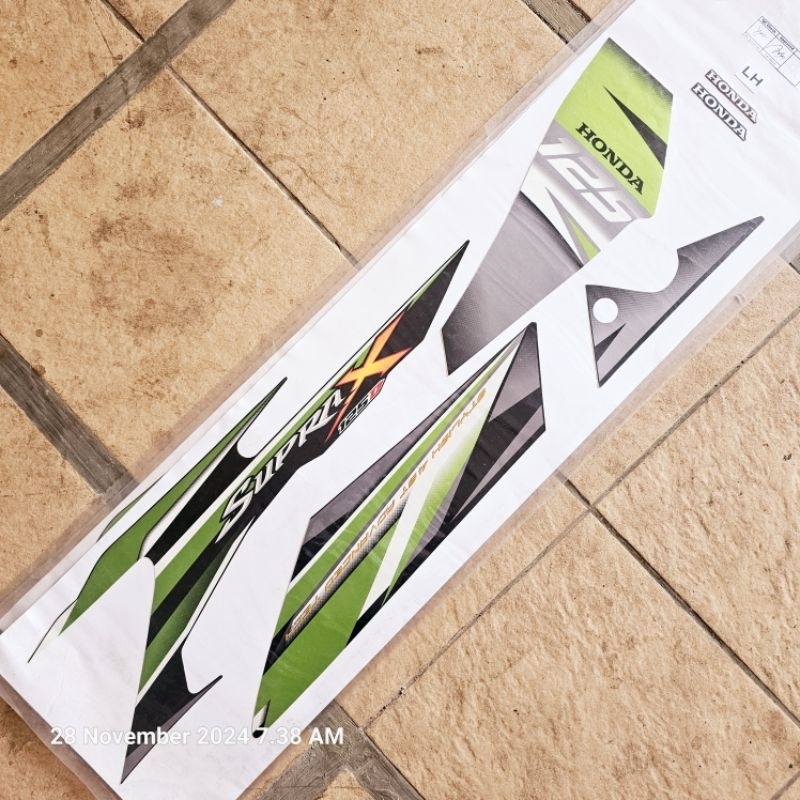 Stripe body Supra X125 kiri. 871X0-KYL-670/A10