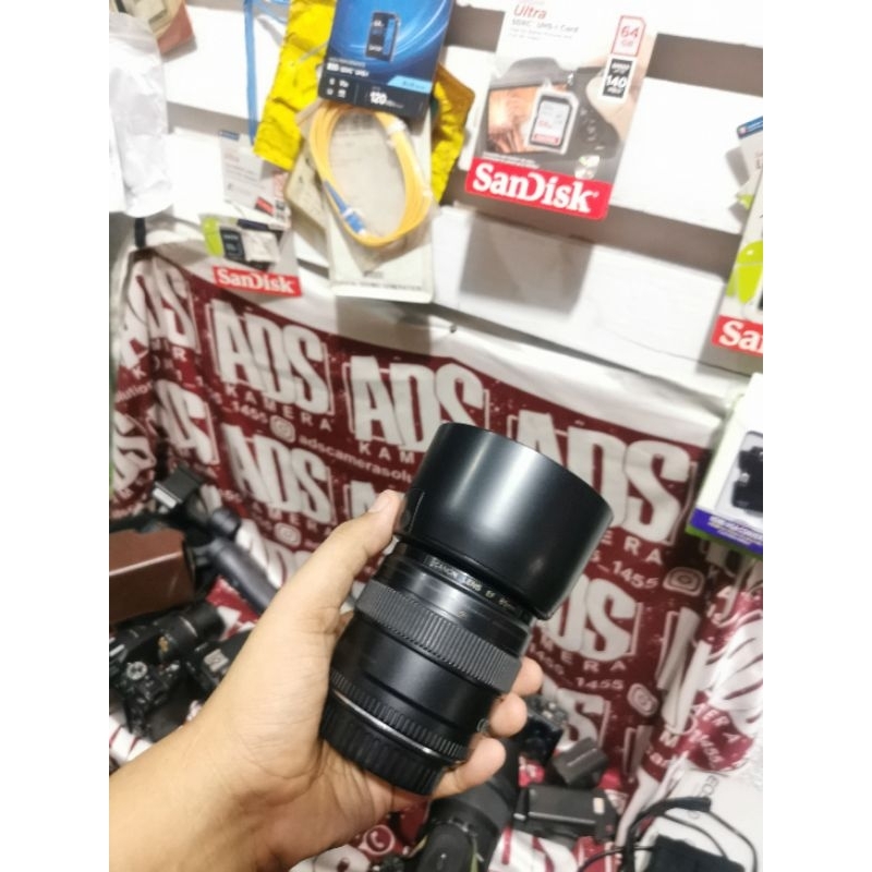 lensa fix canon 85mm tajam bokeh