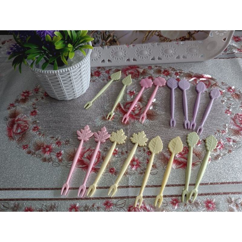 5430 - 16 buah garpu kue pastel aesthetic / garpu buah / garpu lebaran motif daun warna pastel murah