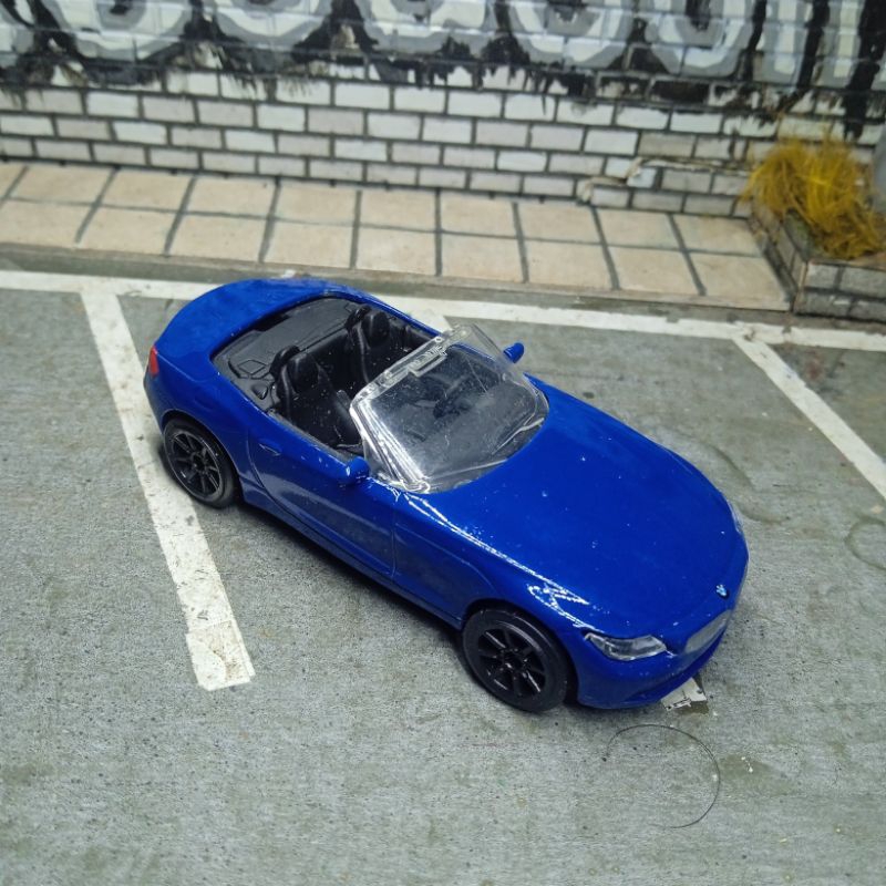 Mobilan mainan anak bahan logam skala 64 BMW Z8 roadster by Majorette skala 64