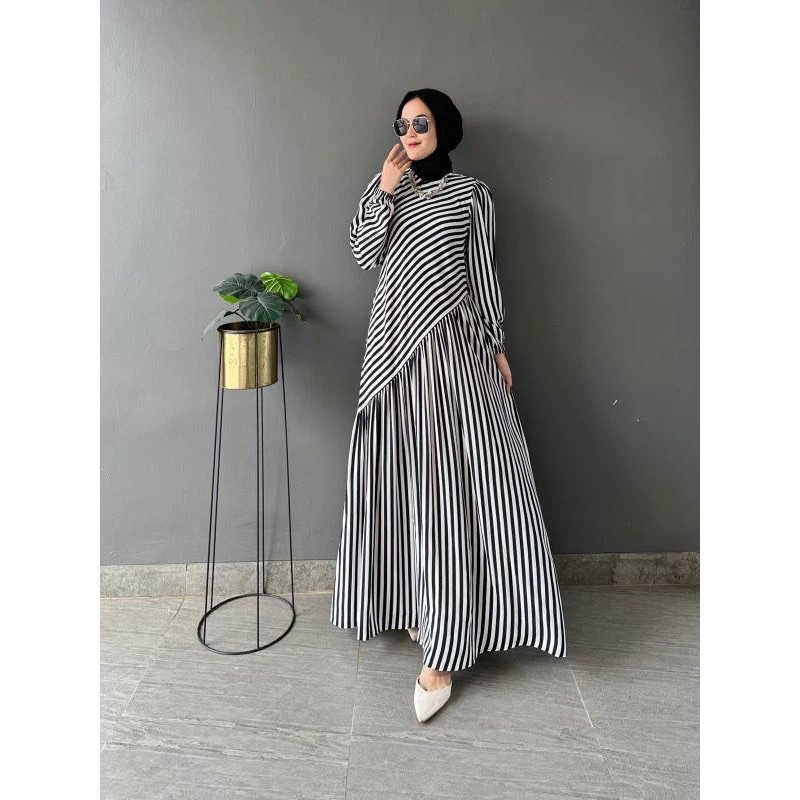 Gamis Garis-Garis Lengan Panjang Hitam Putih