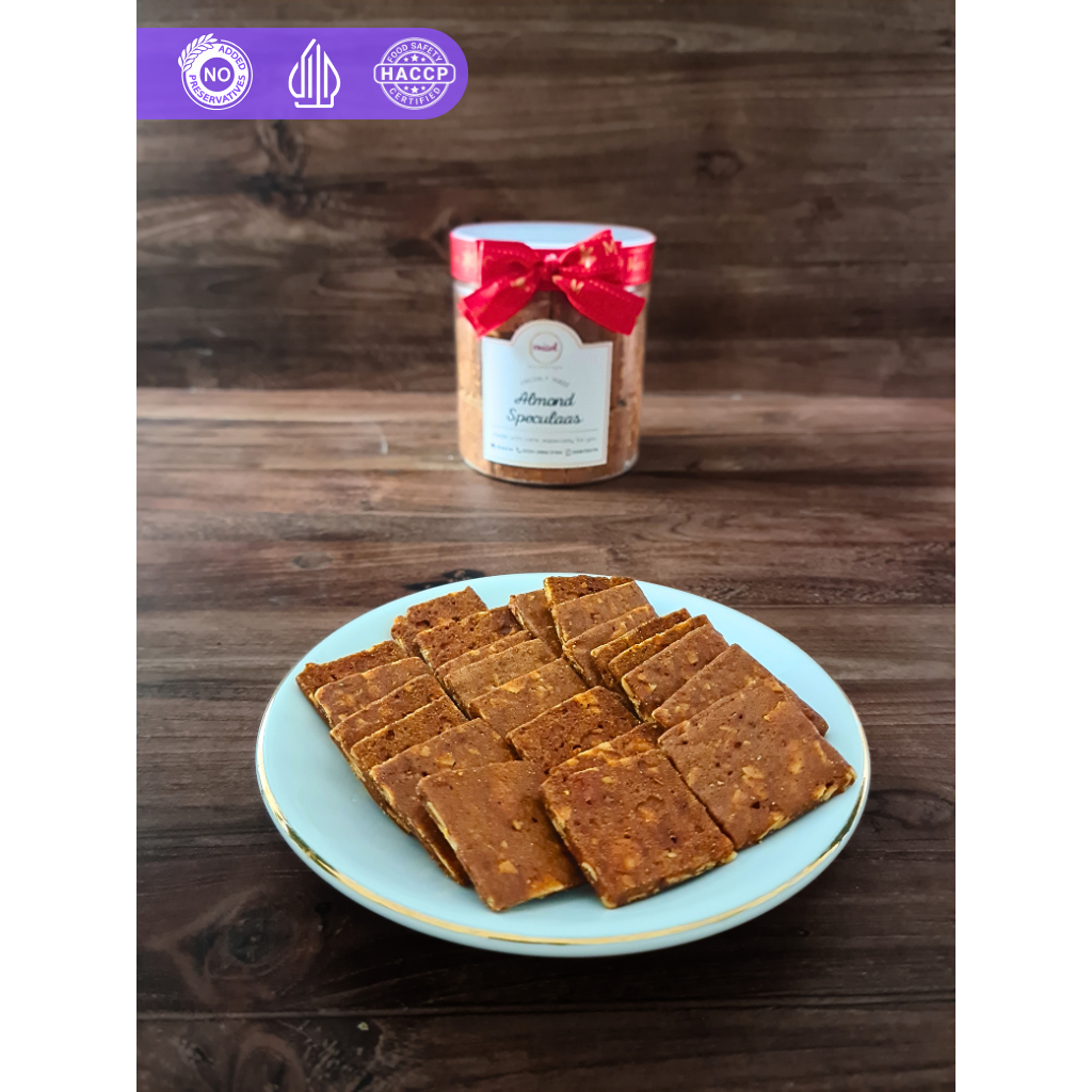 

Almond Speculaas Kue Kering MISOL netto 350 Gr Toples Bulat