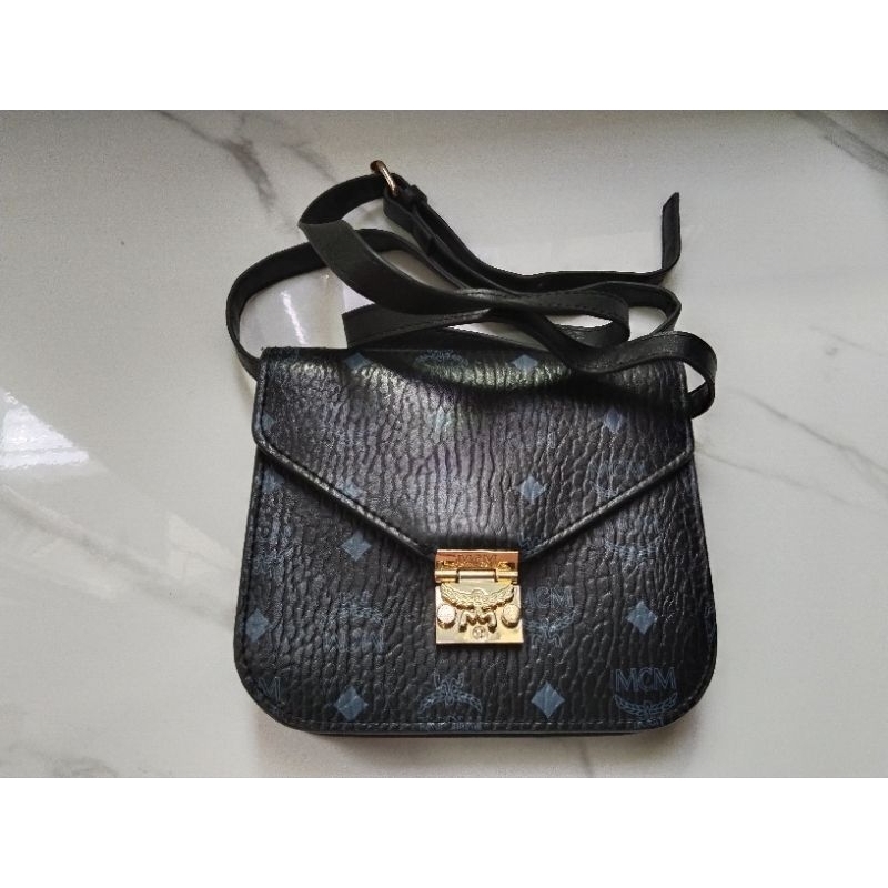 McM Sling Navy Preloved