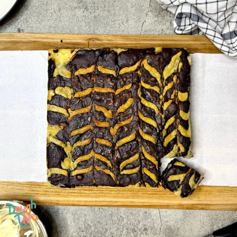 

Kue Brownies Cheesecake Dough Thru - Dark Chocolate 20x20cm