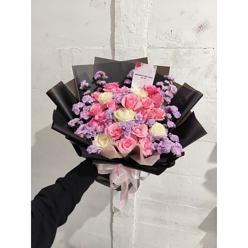 Bucket bunga mawar/Bunga asli - fresh Surabaya