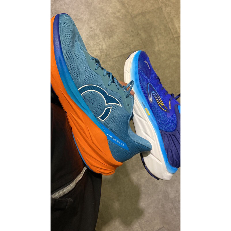 sepatu running size 42