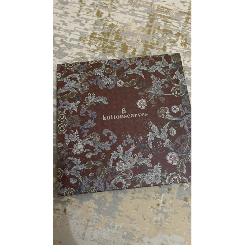 Preloved buttonscarves XL the royale brown
