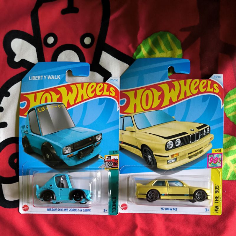 Hot Wheels Nissan Skyline 2000GT R LBWK & BMW M3