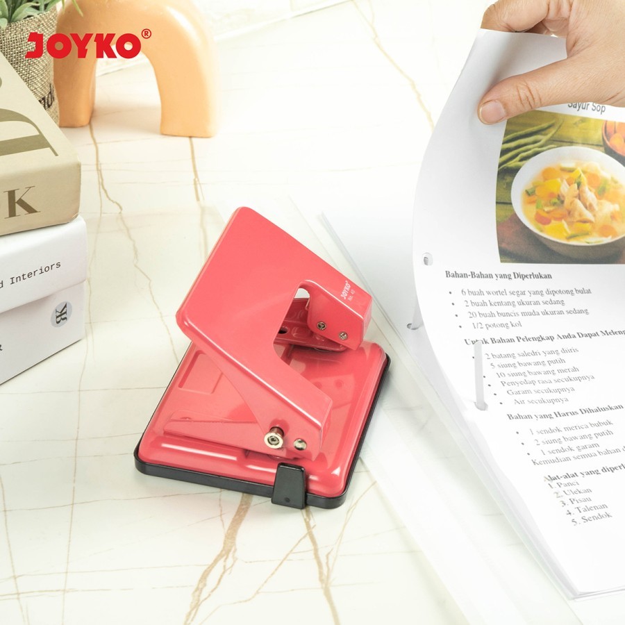 

Punch Pembolong Kertas Joyko 40 >Product Size ( Ukuran Produk ) : Panjang 11.2 x Lebar 9 cm x Tinggi 5.8 cm >With Lock ( Dilengkapi dengan pengunci ) >Terdapat Guide Ruler ( Ukuran maksimum A4 ) >Diameter lubang hasil pembolong : 6 mm >Jarak antara luban