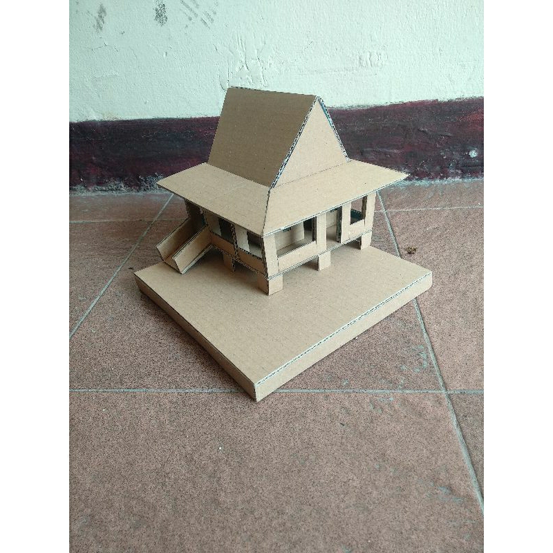 Prakarya Maket Miniatur Rumah Adat Baileo Maluku dari Kardus