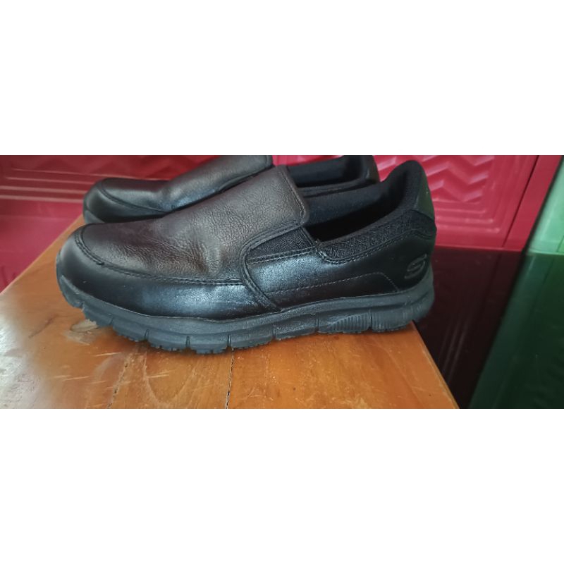 sepatu Skechers hitam kulit uk 38 insol 25cm