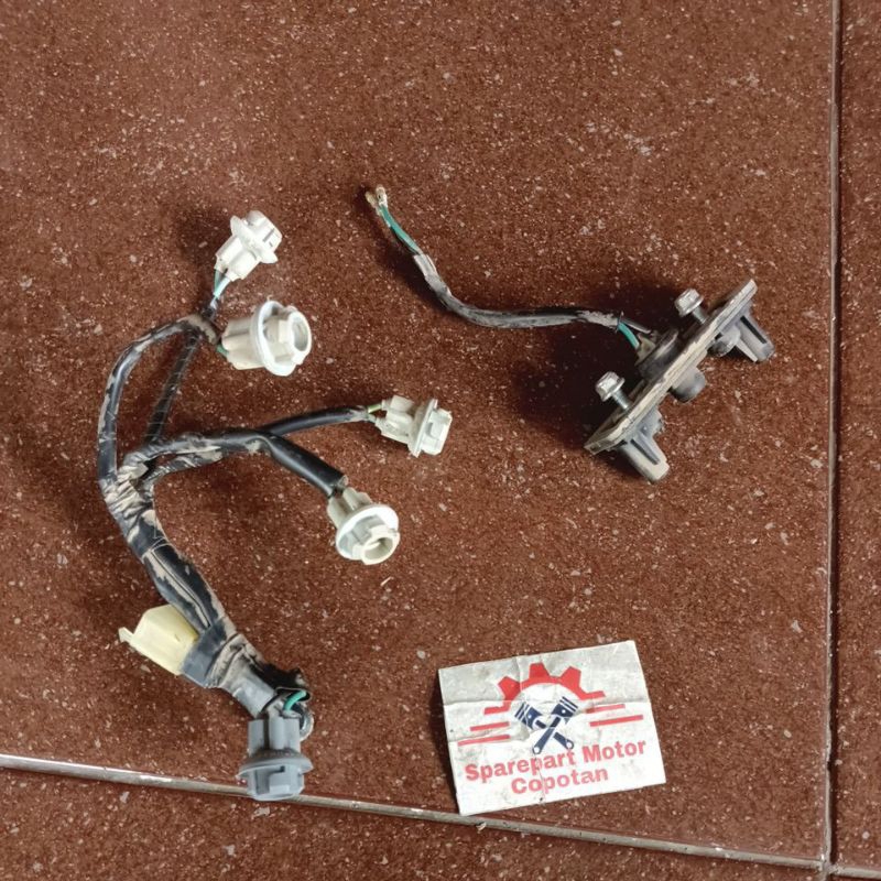 fiting soket lampu belakang vario 125 kzr bohlam ori