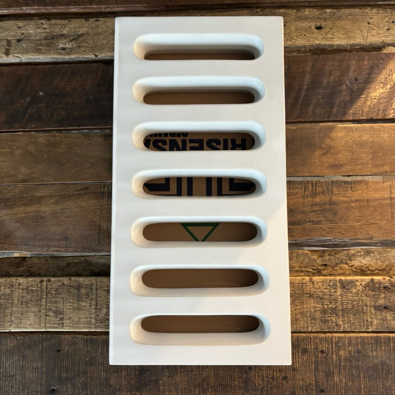 Roster / Keramik Trisensa / Keramik Lubang Angin Motif Minimalis 20x40 cm RO 73 E