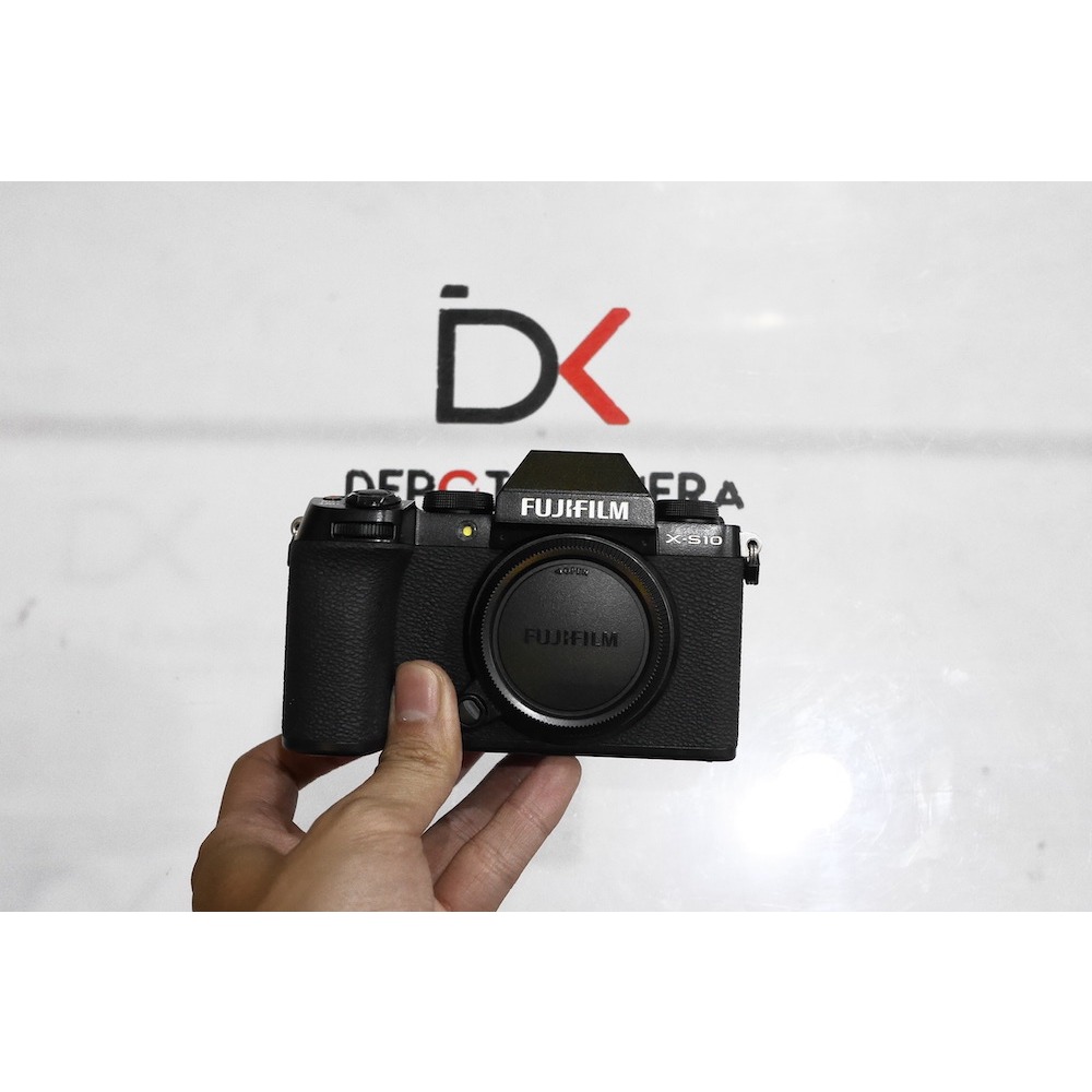 SECOND KAMERA FUJIFILM X-S10 BODY ONLY KODE 038