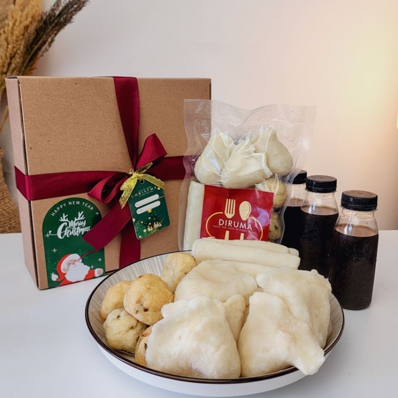 

Hampers Natal Pempek Khas Palembang Isi 20Pcs + Free Cuko 200ml + Ebi + Vacuum