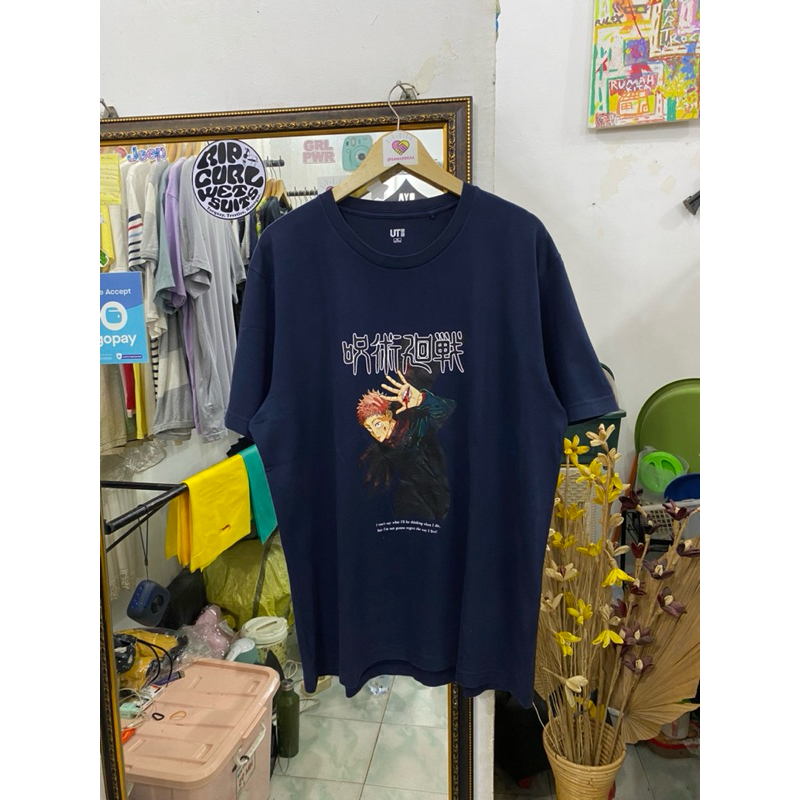 kaos uniqlo anime