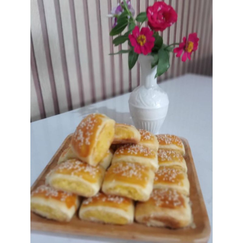 

BAKPIA RAJA / Bakpia Tape / oleh-oleh khas Sidoarjo pasuruan (1 dus isi 10 biji)