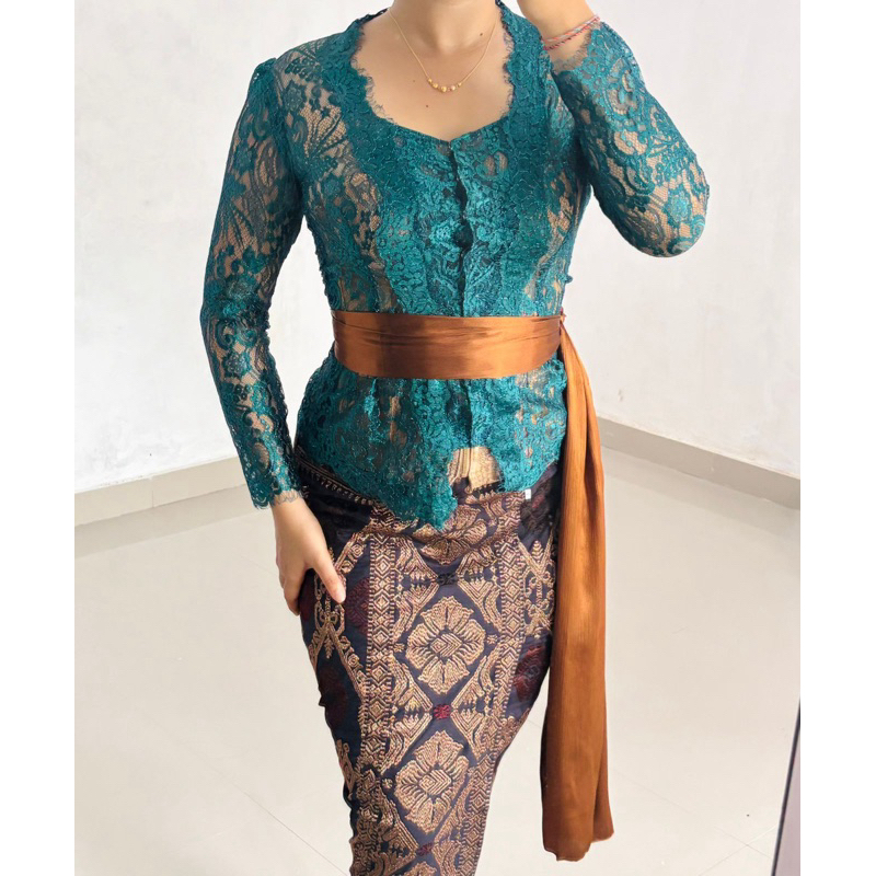 KEBAYA JADI METALIC GLOSSY SPARKLE//KEBAYA BALI