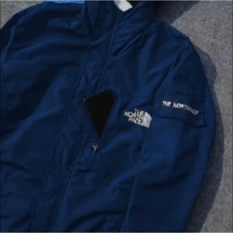 jaket gorpcore Tnf waterproof