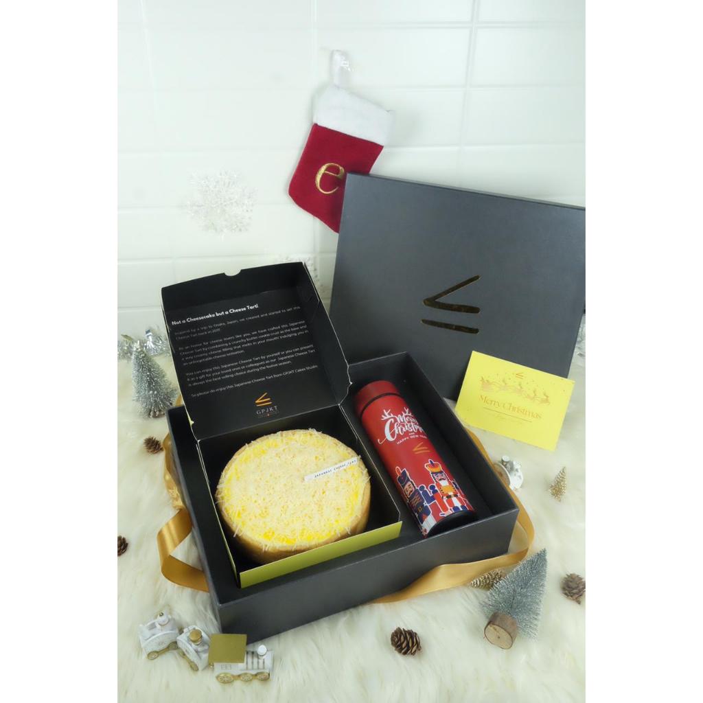 

Hampers Natal / Kue Natal / Premium Box / Cheesecake / Japanese Cheese Tart 18cm - GLAM