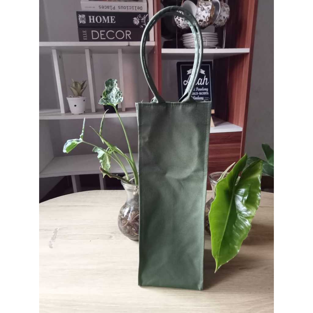 

tas botol minum 2 liter viral size 12x12x33 cm warna polos