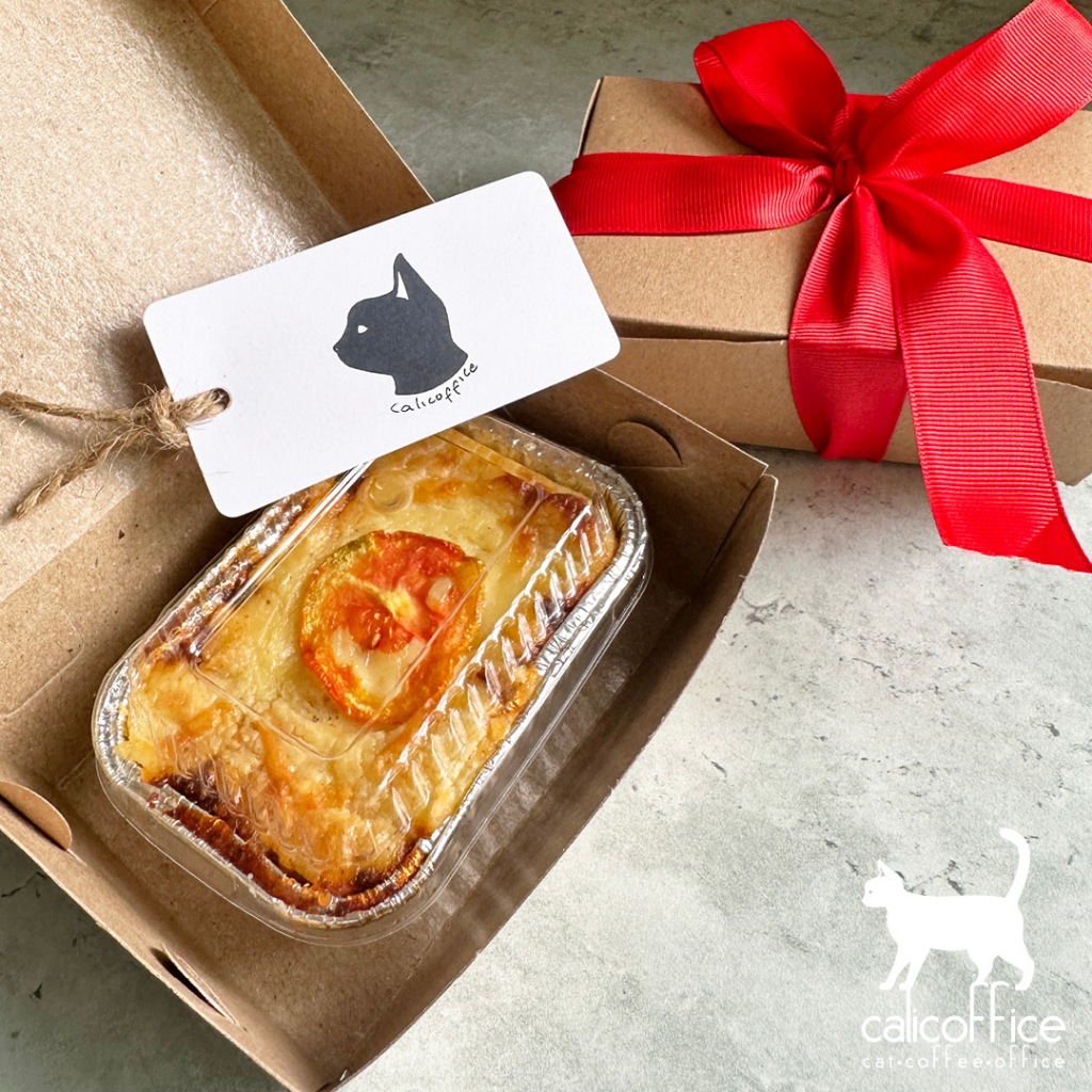 

Hamper Macaroni Schotel Mini by Calicoffice. GOJEK / GRAB ONLY.