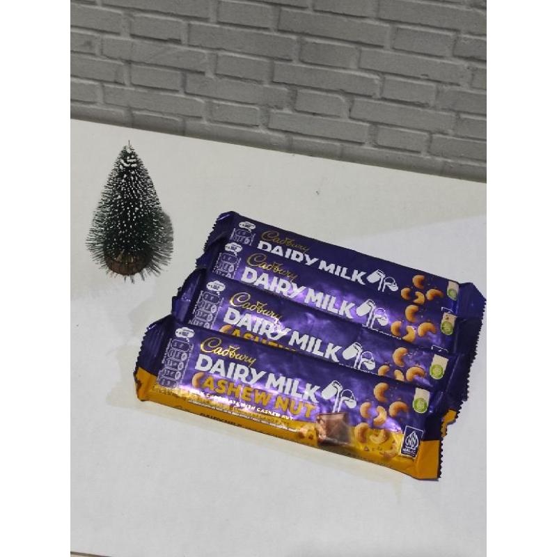

Cadbury Dairy Milk Cashew Nut 62gr (minus)