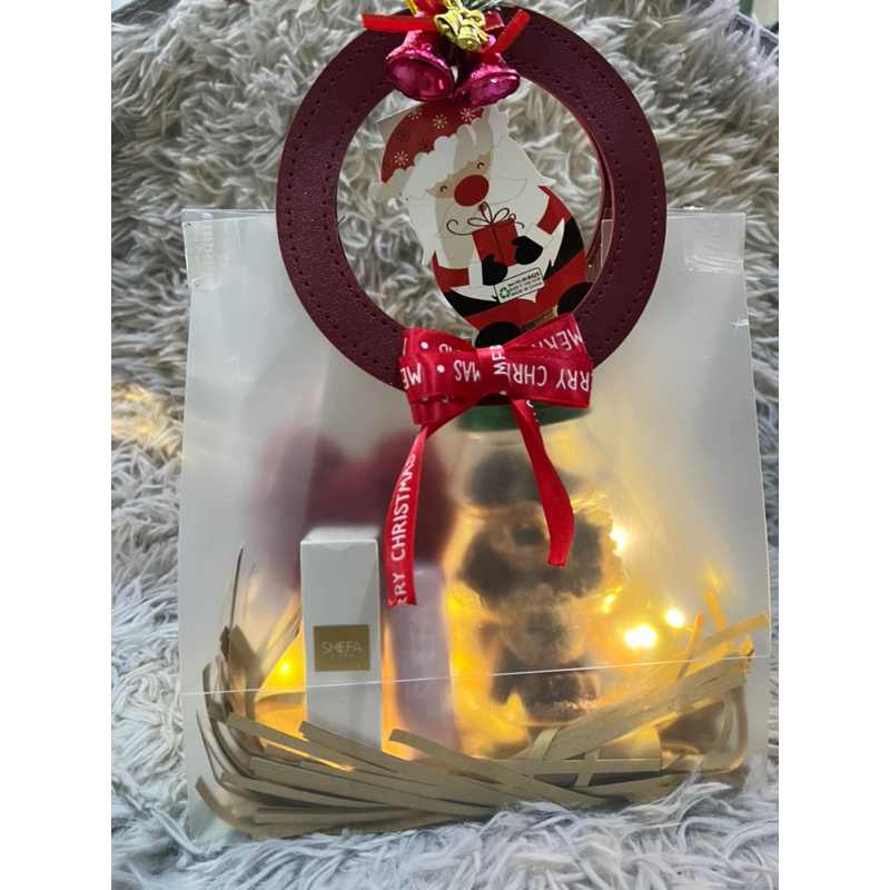 

Hampers Natal Shefa Lip Magic Serum Murah Elegant (Size Large)