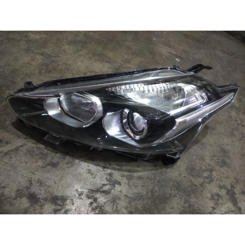 headlamp Sienta g/v original