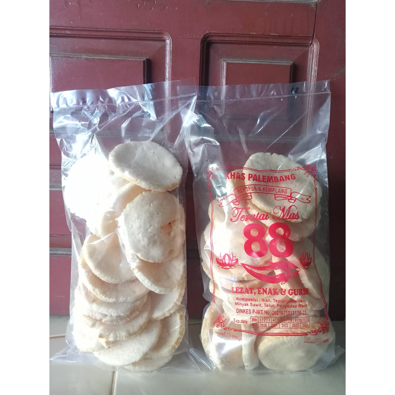 

kerupuk kemplang palembang