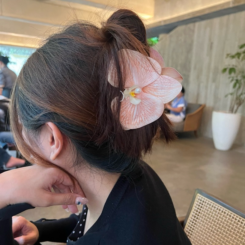 Jepit Rambut Laelia Jepitan Hair Clip with Faux Orchid Pearl model Anggrek (PO 7 Hari)