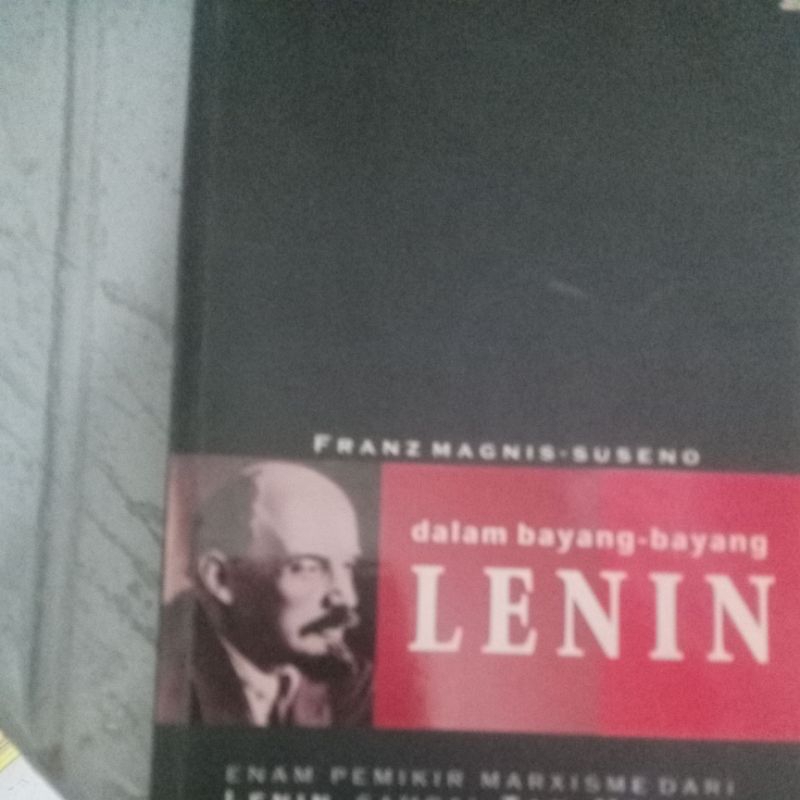 BUKU DALAM BAYANG - BAYANG LENIN