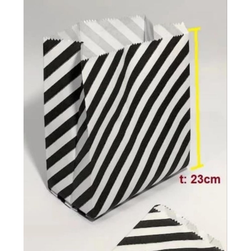 

Paperbag Snack motif Zebra 16 x 8 x 23cm Flat Kantong Kertas Warna Hitam Putih Garis garis (L) Souvenir cod pekanbaru riau kantong snack goodie bag