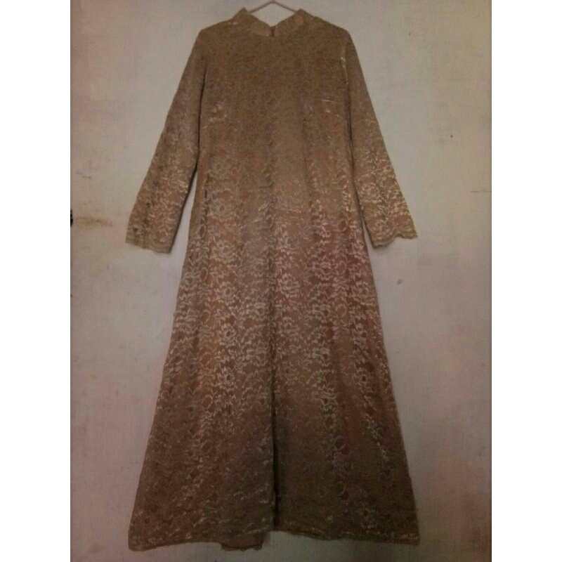 Gaun full brokat gold lengan panjang (Preeloved)