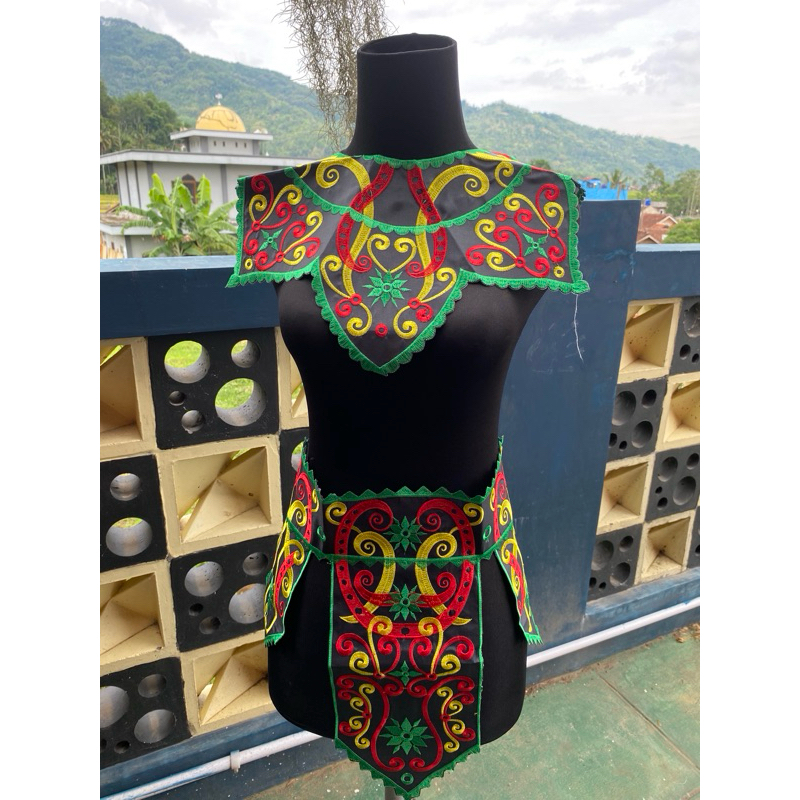 renda bordir /Baju tari adat dayak